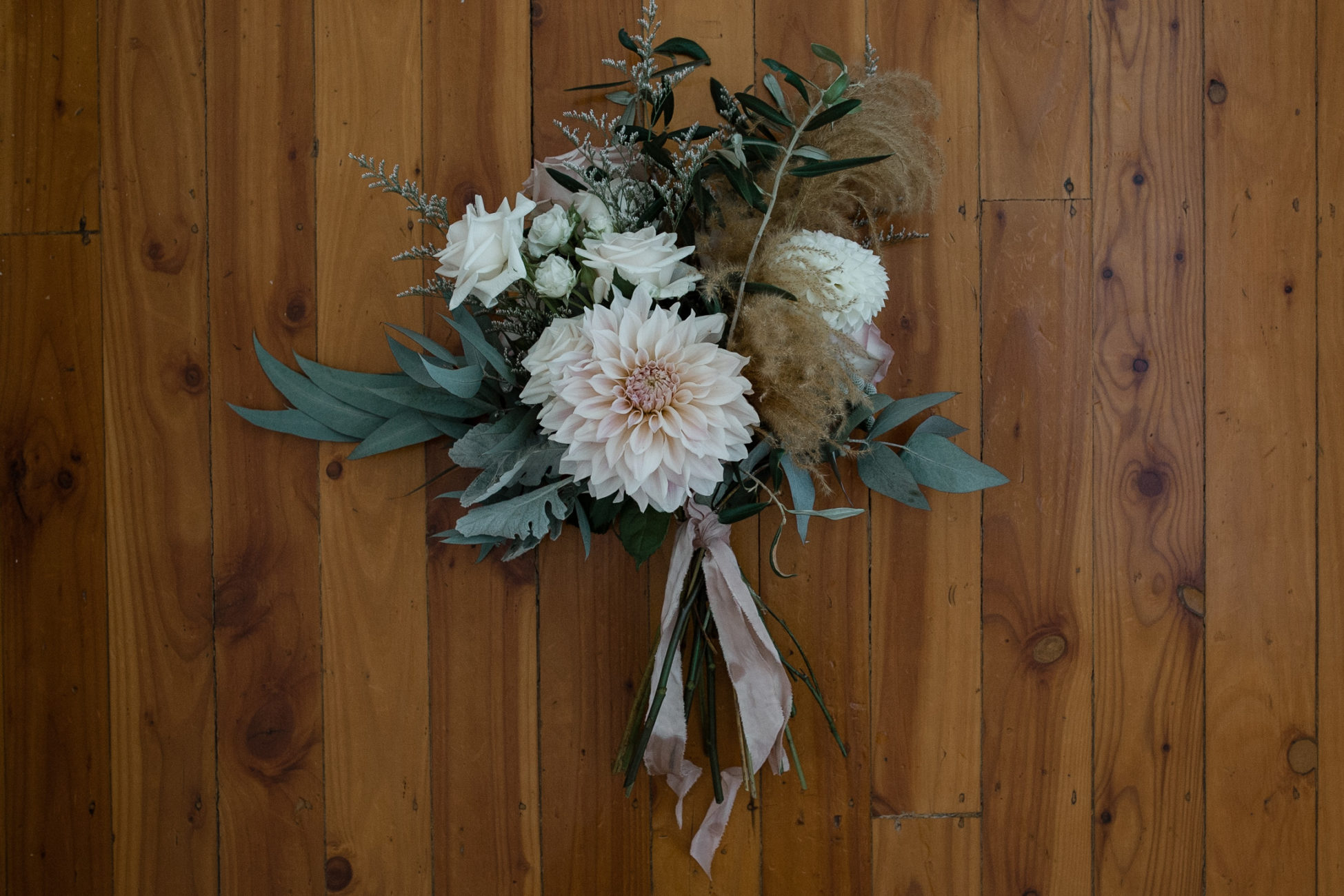 white winter wedding flowers